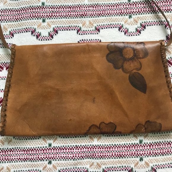 Vintage Hand Tooled  Leather Purse - Picture 12 of 13